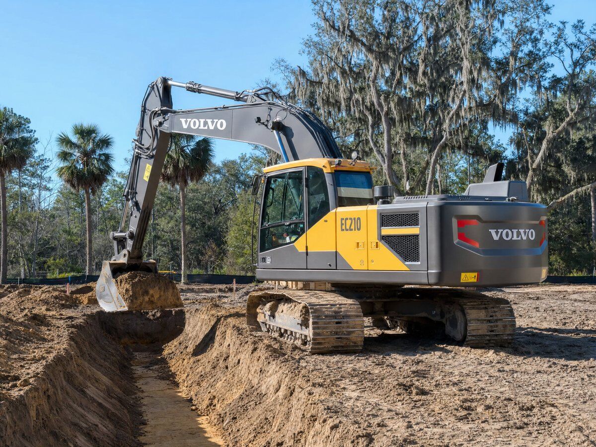 Excavation and trenching Ridgeland SC — excavator digging a foundation trench